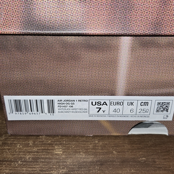 Jordan 1 Retro Hi OG Kids Sneakers - Black, White, Red - Picture 2 of 6